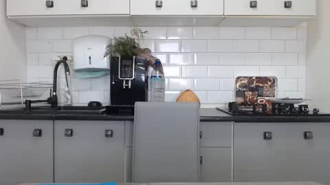 Snapshot of mojjo_erika chatting on January 18, 2025, 10:06 am erika online show from January 18, 2025, 10:06 am