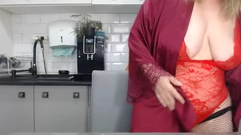 Snapshot of mojjo_erika chatting on February 1, 2025, 9:21 am erika online show from February 1, 2025, 9:21 am