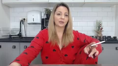 Snapshot of mojjo_erika chatting on February 16, 2025, 8:54 am erika online show from February 16, 2025, 8:54 am