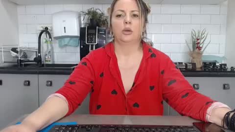 Snapshot of mojjo_erika chatting on February 21, 2025, 8:51 am erika online show from February 21, 2025, 8:51 am