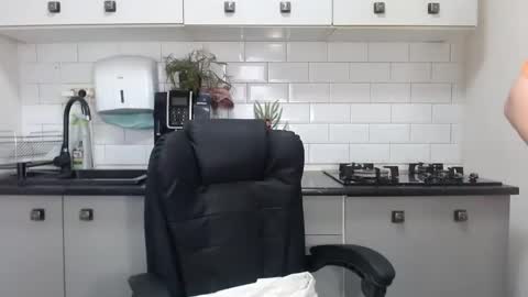 Snapshot of mojjo_erika chatting on February 28, 2025, 1:14 pm erika online show from February 28, 2025, 1:14 pm