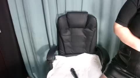 Snapshot of mojjo_erika chatting on March 3, 2025, 11:55 am erika online show from March 3, 2025, 11:55 am