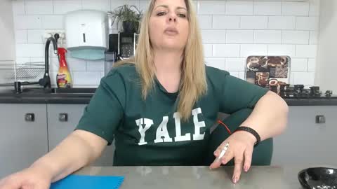 Snapshot of mojjo_erika chatting on March 10, 2025, 12:59 pm erika online show from March 10, 2025, 12:59 pm