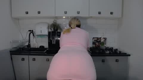 Snapshot of mojjo_erika chatting on September 14, 2025, 6:45 am erika online show from September 14, 2025, 6:45 am