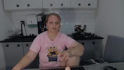 Snapshot of mojjo_erika chatting on September 22, 2025, 7:43 am erika online show from September 22, 2025, 7:43 am