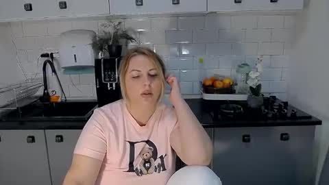 Snapshot of mojjo_erika chatting on October 8, 2025, 9:07 am erika online show from October 8, 2025, 9:07 am