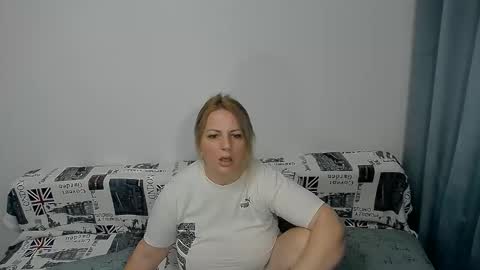 Snapshot of mojjo_erika chatting on October 12, 2025, 7:40 am erika online show from October 12, 2025, 7:40 am