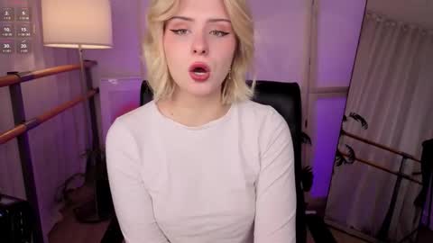 Snapshot of mol_l_y chatting on February 20, 2026, 3:34 pm Molly online show from February 20, 2026, 3:34 pm