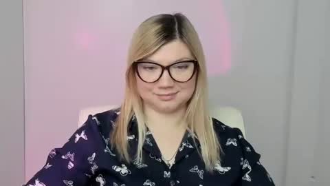 Molly online show from October 14, 2025, 5:41 am