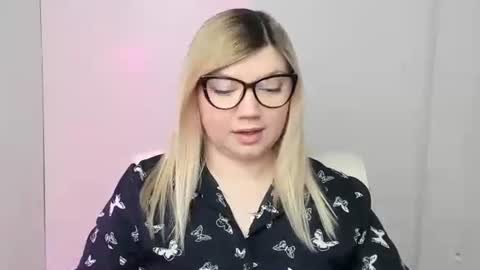 Molly online show from October 17, 2025, 11:57 am