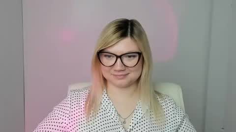 Molly online show from November 5, 2025, 1:44 pm