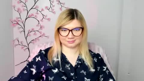 Snapshot of molly_moree chatting on December 19, 2025, 1:29 pm Molly online show from December 19, 2025, 1:29 pm