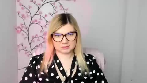 Snapshot of molly_moree chatting on January 9, 2026, 12:52 pm Molly online show from January 9, 2026, 12:52 pm