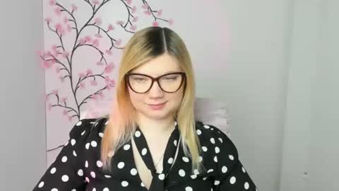 Snapshot of molly_moree chatting on January 13, 2026, 12:43 pm Molly online show from January 13, 2026, 12:43 pm