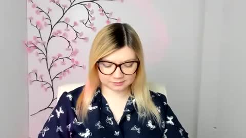 Snapshot of molly_moree chatting on January 17, 2026, 6:51 am Molly online show from January 17, 2026, 6:51 am