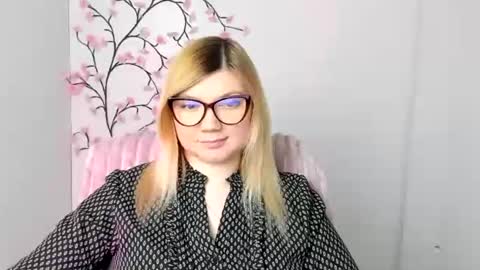 Snapshot of molly_moree chatting on February 6, 2026, 1:36 pm Molly online show from February 6, 2026, 1:36 pm