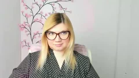 Snapshot of molly_moree chatting on February 9, 2026, 12:42 pm Molly online show from February 9, 2026, 12:42 pm