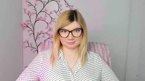 Snapshot of molly_moree chatting on February 16, 2026, 12:45 pm Molly online show from February 16, 2026, 12:45 pm