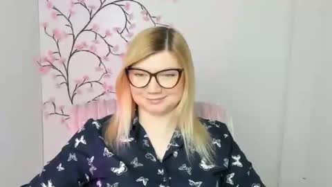 Snapshot of molly_moree chatting on February 17, 2026, 12:56 pm Molly online show from February 17, 2026, 12:56 pm