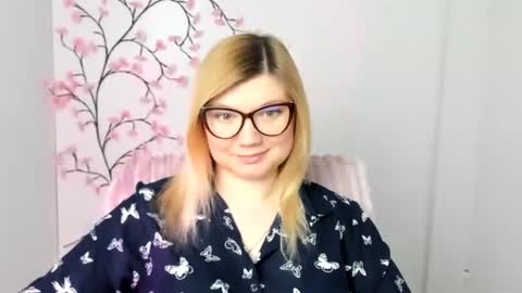 Snapshot of molly_moree chatting on February 22, 2026, 12:47 pm Molly online show from February 22, 2026, 12:47 pm