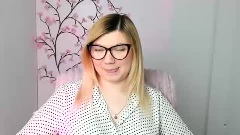 Snapshot of molly_moree chatting on February 23, 2026, 12:46 pm Molly online show from February 23, 2026, 12:46 pm