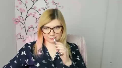 Snapshot of molly_moree chatting on February 24, 2026, 12:36 pm Molly online show from February 24, 2026, 12:36 pm