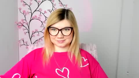 Snapshot of molly_moree chatting on February 25, 2026, 12:37 pm Molly online show from February 25, 2026, 12:37 pm