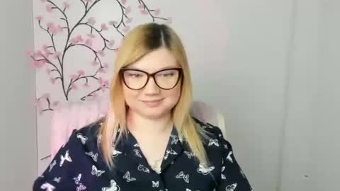 Snapshot of molly_moree chatting on March 5, 2026, 12:56 pm Molly online show from March 5, 2026, 12:56 pm