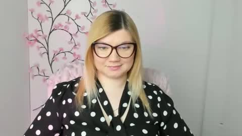 Snapshot of molly_moree chatting on March 6, 2026, 12:56 pm Molly online show from March 6, 2026, 12:56 pm