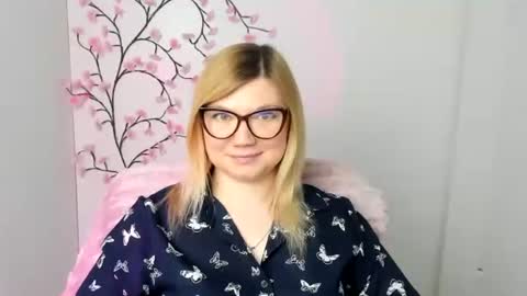 Snapshot of molly_moree chatting on March 13, 2026, 1:51 pm Molly online show from March 13, 2026, 1:51 pm