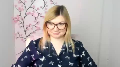 Snapshot of molly_moree chatting on March 19, 2026, 12:53 pm Molly online show from March 19, 2026, 12:53 pm