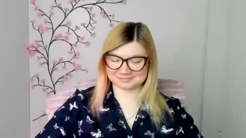 Snapshot of molly_moree chatting on March 24, 2026, 12:32 pm Molly online show from March 24, 2026, 12:32 pm