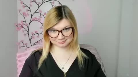 Snapshot of molly_moree chatting on March 30, 2026, 11:33 am Molly online show from March 30, 2026, 11:33 am