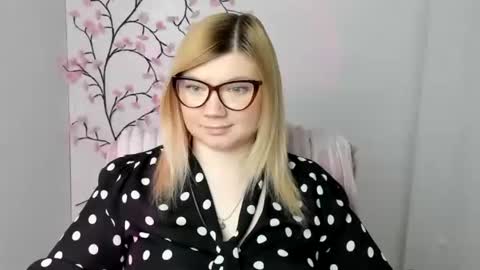 Snapshot of molly_moree chatting on April 26, 2026, 11:41 am Molly online show from April 26, 2026, 11:41 am