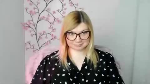Snapshot of molly_moree chatting on May 11, 2026, 2:45 pm Molly online show from May 11, 2026, 2:45 pm
