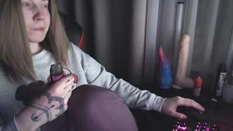 I have new photos come and see with love Molly online show from February 12, 2025, 11:51 pm