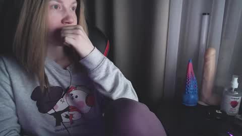 I have new photos come and see with love Molly online show from March 4, 2025, 4:06 am