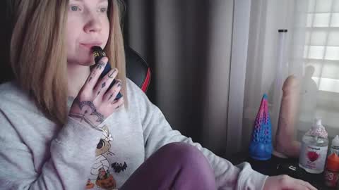 I have new photos come and see with love Molly online show from March 6, 2025, 11:03 am