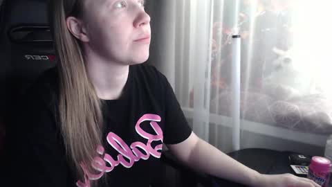 I have new photos come and see with love Molly online show from February 21, 2026, 7:31 am