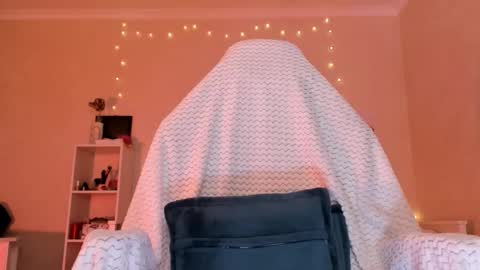 Snapshot of molly_soft chatting on October 25, 2025, 3:58 am Molly online show from October 25, 2025, 3:58 am