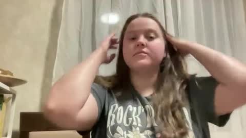 Snapshot of mollyas chatting on September 25, 2025, 9:18 pm Alice online show from September 25, 2025, 9:18 pm