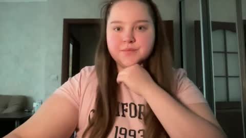 Snapshot of mollyas chatting on October 16, 2025, 12:06 pm Alice online show from October 16, 2025, 12:06 pm