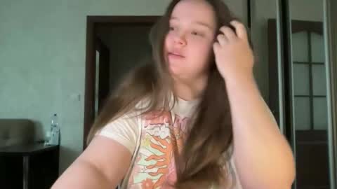 Snapshot of mollyas chatting on October 18, 2025, 7:31 am Alice online show from October 18, 2025, 7:31 am