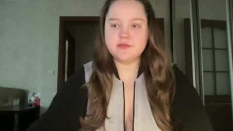 Snapshot of mollyas chatting on October 21, 2025, 10:49 am Alice online show from October 21, 2025, 10:49 am