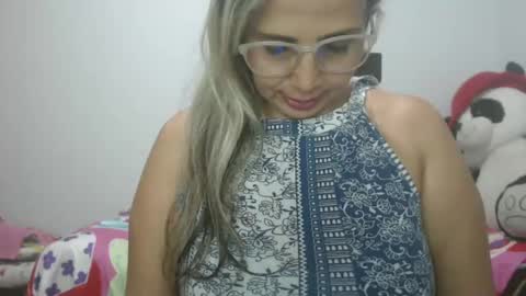 Snapshot of mollybunny01 chatting on February 17, 2025, 2:31 am Molly Bunny online show from February 17, 2025, 2:31 am