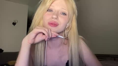 Snapshot of mollycodle chatting on October 1, 2025, 6:58 pm Goddess Katherine online show from October 1, 2025, 6:58 pm