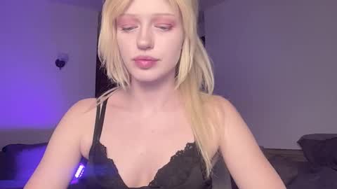 Snapshot of mollycodle chatting on October 10, 2025, 6:40 pm Goddess Katherine online show from October 10, 2025, 6:40 pm