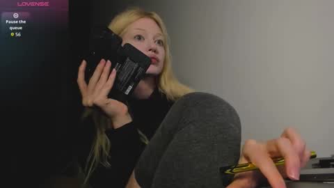 Snapshot of mollycodle chatting on December 17, 2025, 4:57 pm Goddess Katherine online show from December 17, 2025, 4:57 pm