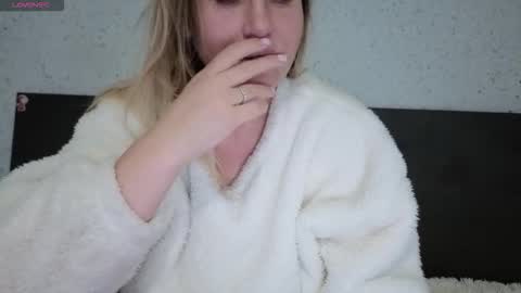 Snapshot of mollyforyou chatting on November 21, 2025, 2:16 pm Nica follow me online show from November 21, 2025, 2:16 pm