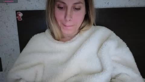 Snapshot of mollyforyou chatting on November 22, 2025, 3:44 pm Nica follow me online show from November 22, 2025, 3:44 pm